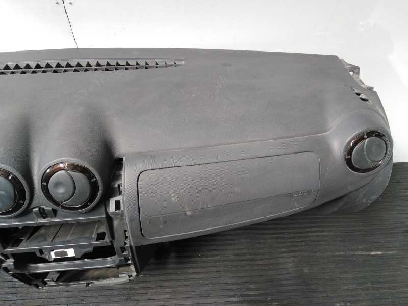 Recambio de salpicadero para dacia duster laureate 4x2 referencia OEM IAM 8200739435 8200739433 P2-B3-15