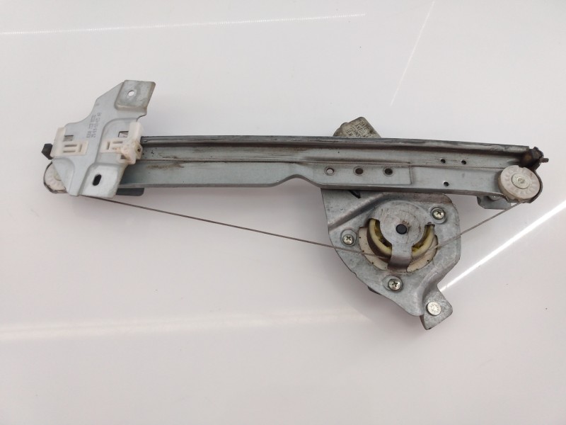 Recambio de elevalunas trasero izquierdo para dacia duster laureate 4x2 referencia OEM IAM 8200733833 9030255 E1-B3-32-1