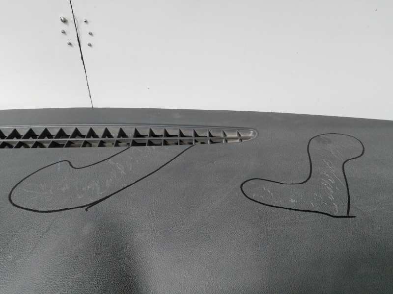 Recambio de salpicadero para dacia duster laureate 4x2 referencia OEM IAM 8200739435 8200739433 P2-B3-15