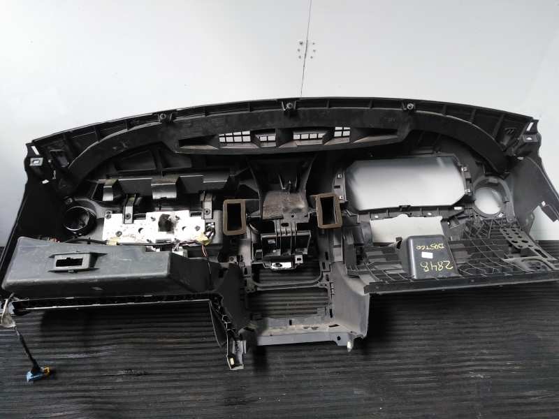 Recambio de salpicadero para dacia duster laureate 4x2 referencia OEM IAM 8200739435 8200739433 P2-B3-15