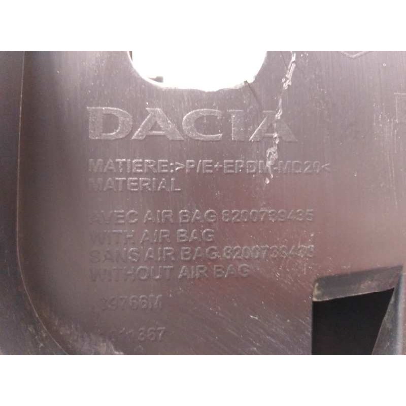 Recambio de salpicadero para dacia duster laureate 4x2 referencia OEM IAM 8200739435 8200739433 P2-B3-15