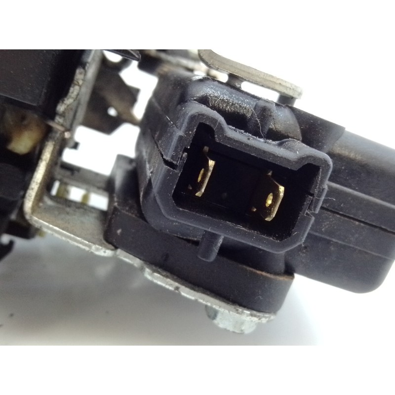 Recambio de cerradura puerta trasera izquierda para dacia duster laureate 4x2 referencia OEM IAM 825030283R  E1-A1-40-2