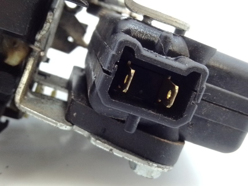 Recambio de cerradura puerta trasera izquierda para dacia duster laureate 4x2 referencia OEM IAM 825030283R  E1-A1-40-2