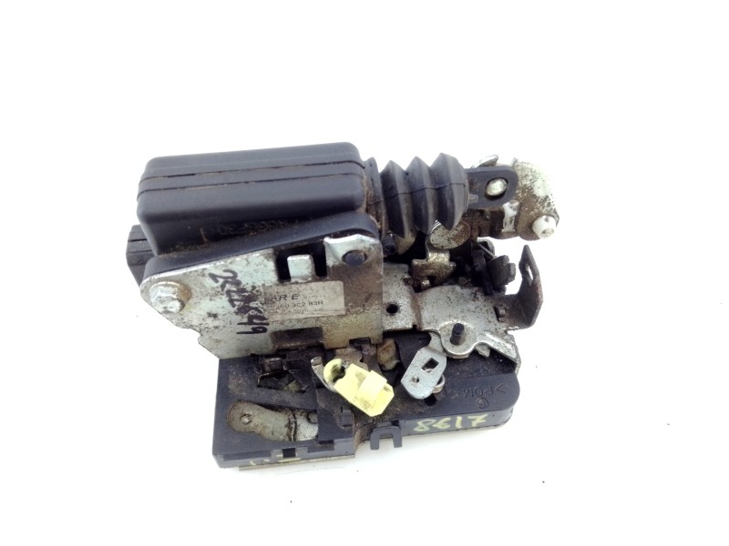 Recambio de cerradura puerta trasera izquierda para dacia duster laureate 4x2 referencia OEM IAM 825030283R  E1-A1-40-2