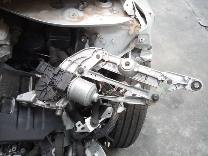 Recambio de motor limpia delantero para renault zoe bose referencia OEM IAM 0390241580  