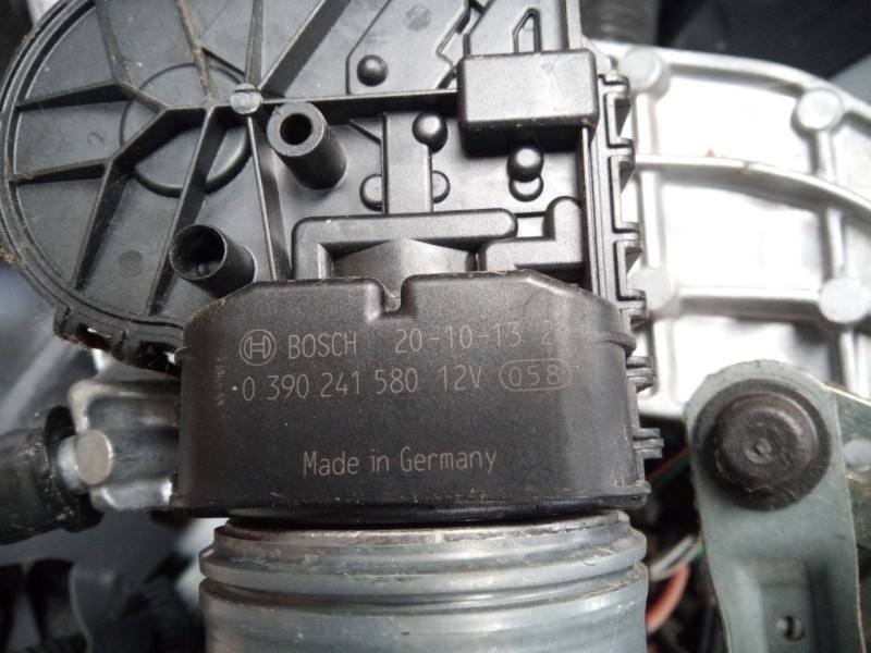 Recambio de motor limpia delantero para renault zoe bose referencia OEM IAM 0390241580  