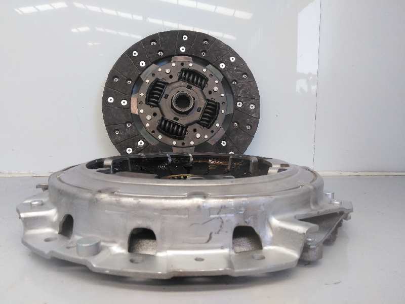 Recambio de kit embrague para mitsubishi montero (v60/v70) 3.2 di-d cat referencia OEM IAM KF554 NUEVO T1-3-B1-4