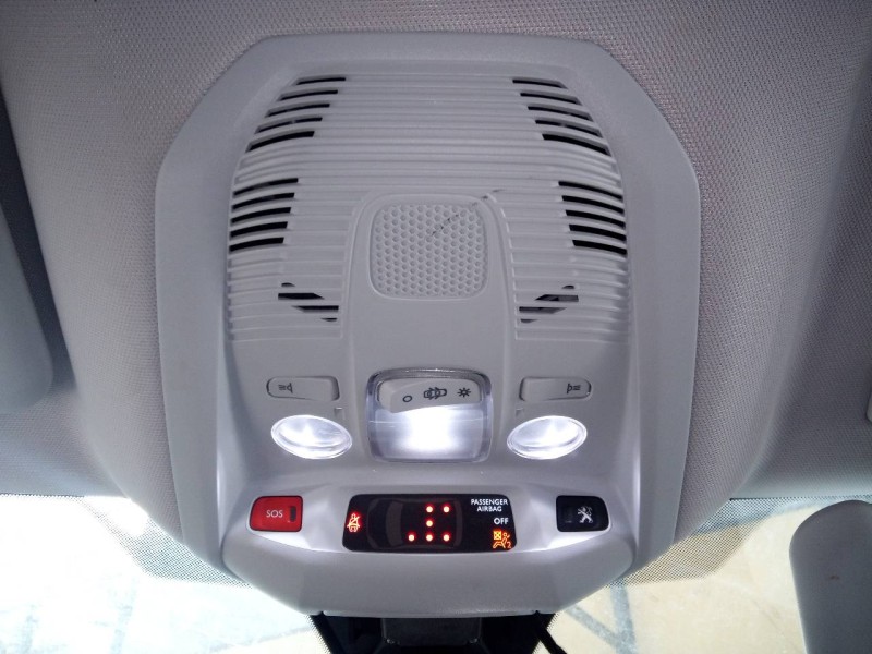 Recambio de luz interior para peugeot 5008 active referencia OEM IAM   