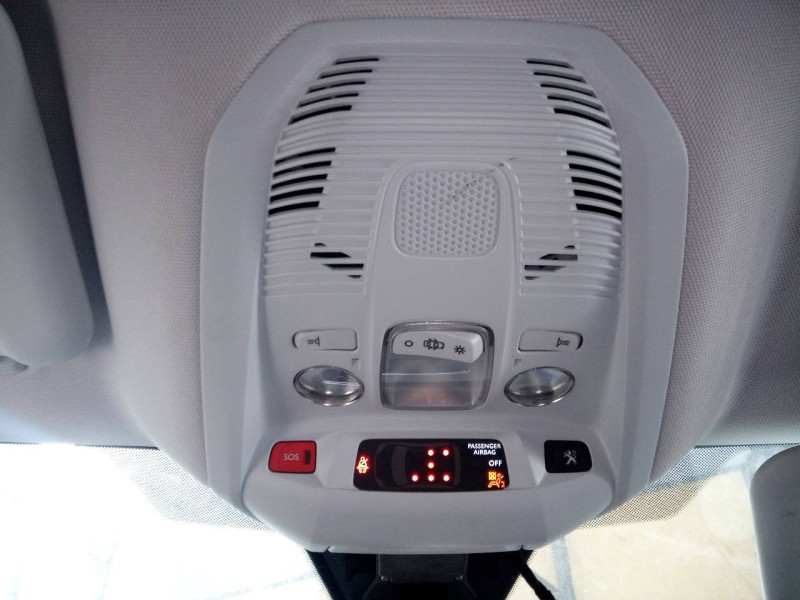 Recambio de luz interior para peugeot 5008 active referencia OEM IAM   