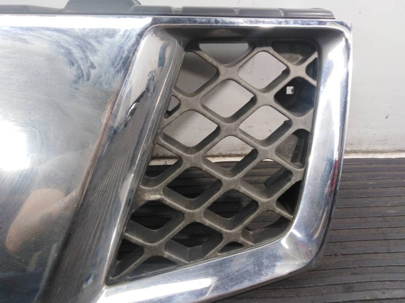 Recambio de rejilla delantera para nissan pathfinder (r51) 2.5 dci xe referencia OEM IAM 10EB400  P2-A2-22