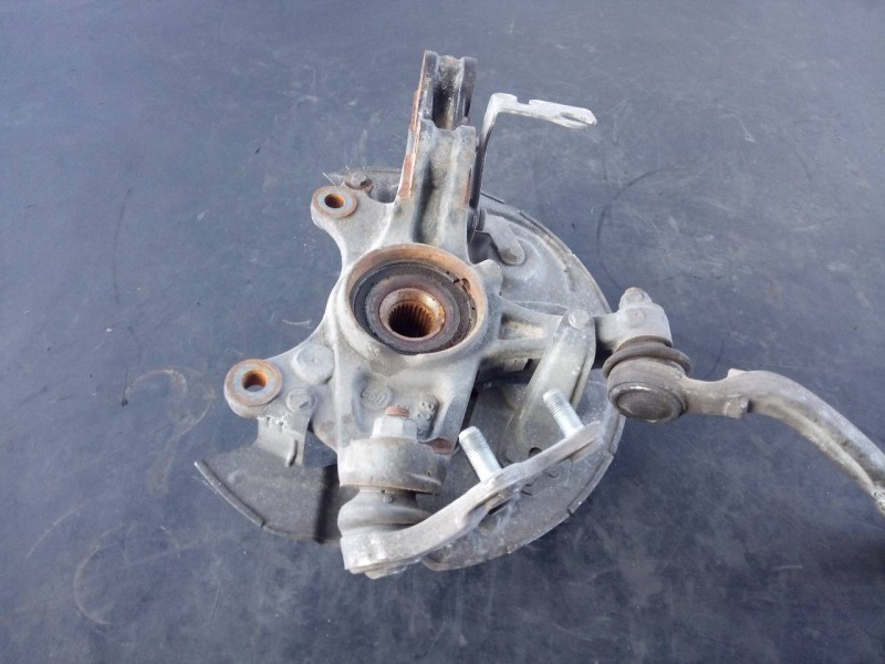 Recambio de mangueta delantera derecha para peugeot 5008 active referencia OEM IAM   P1-A4-13