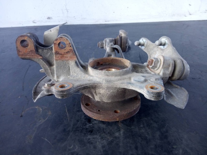 Recambio de mangueta delantera derecha para peugeot 5008 active referencia OEM IAM   P1-A4-13