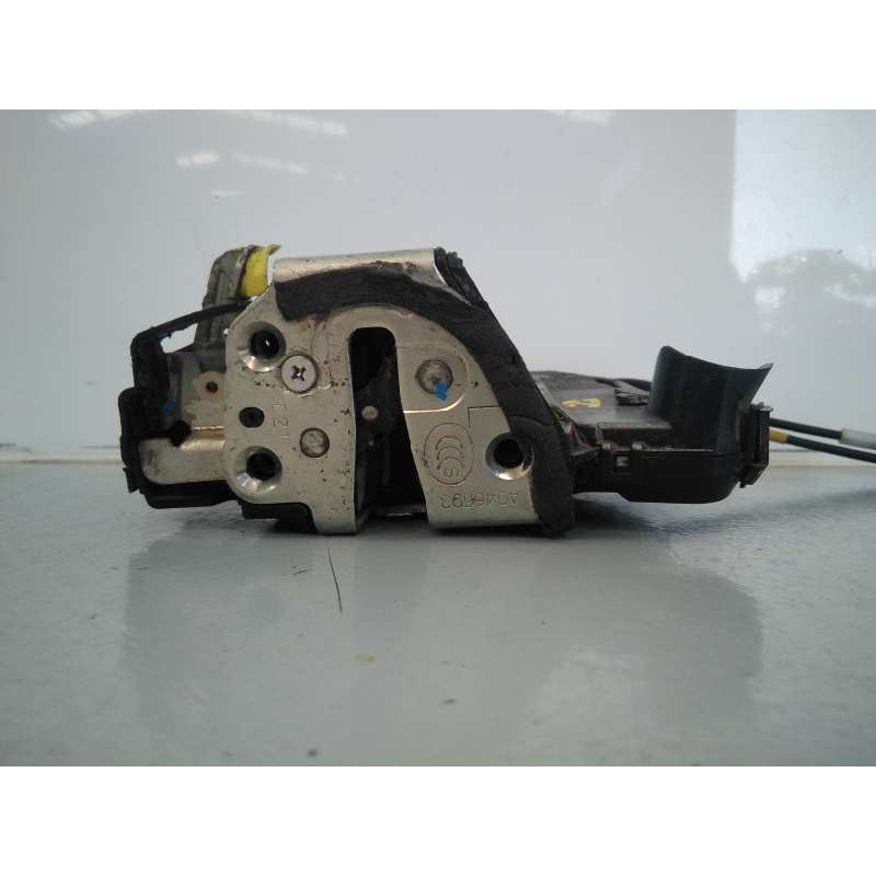 Recambio de cerradura puerta delantera derecha para toyota auris referencia OEM IAM A046693  E2-B4-30-2