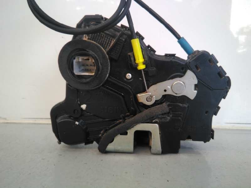 Recambio de cerradura puerta delantera derecha para toyota auris referencia OEM IAM A046693  E2-B4-30-2