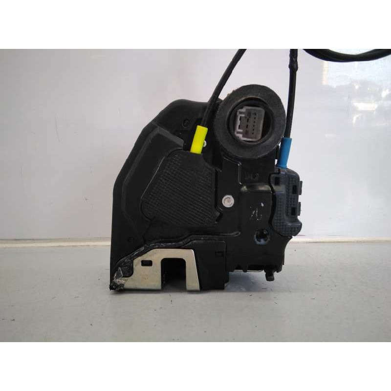 Recambio de cerradura puerta delantera derecha para toyota auris referencia OEM IAM A046693  E2-B4-30-2