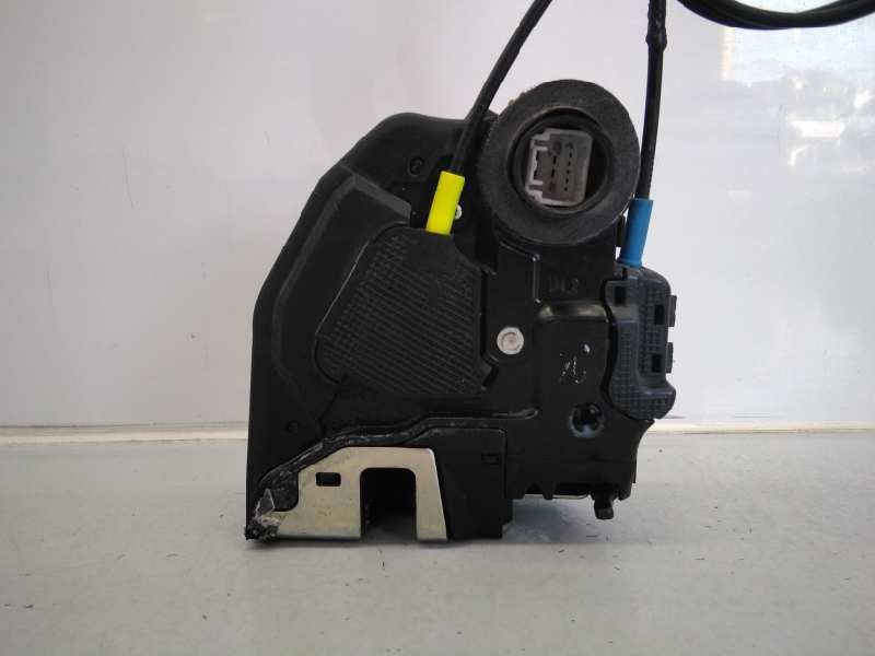 Recambio de cerradura puerta delantera derecha para toyota auris referencia OEM IAM A046693  E2-B4-30-2