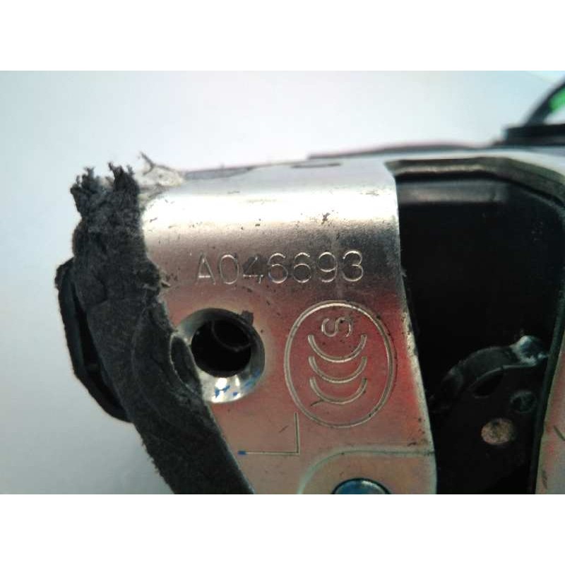 Recambio de cerradura puerta delantera derecha para toyota auris referencia OEM IAM A046693  E2-B4-30-2