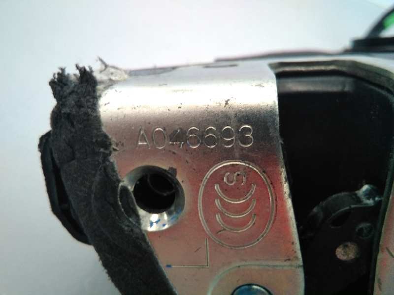 Recambio de cerradura puerta delantera derecha para toyota auris referencia OEM IAM A046693  E2-B4-30-2