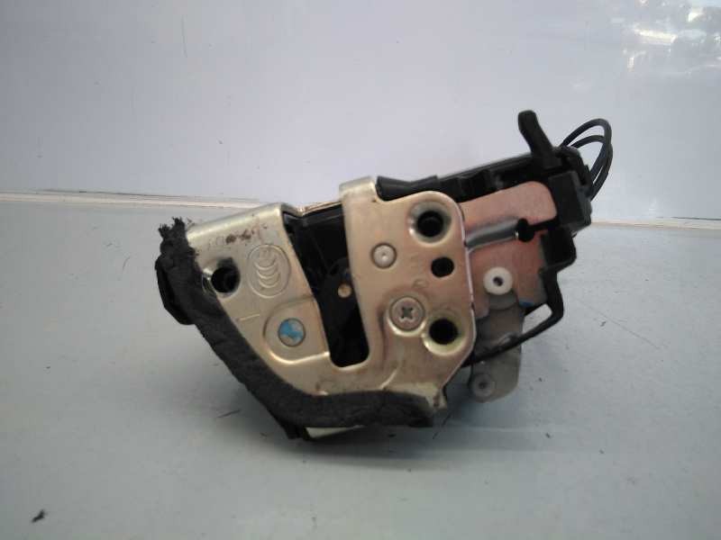 Recambio de cerradura puerta delantera derecha para toyota auris referencia OEM IAM A046693  E2-B4-30-2