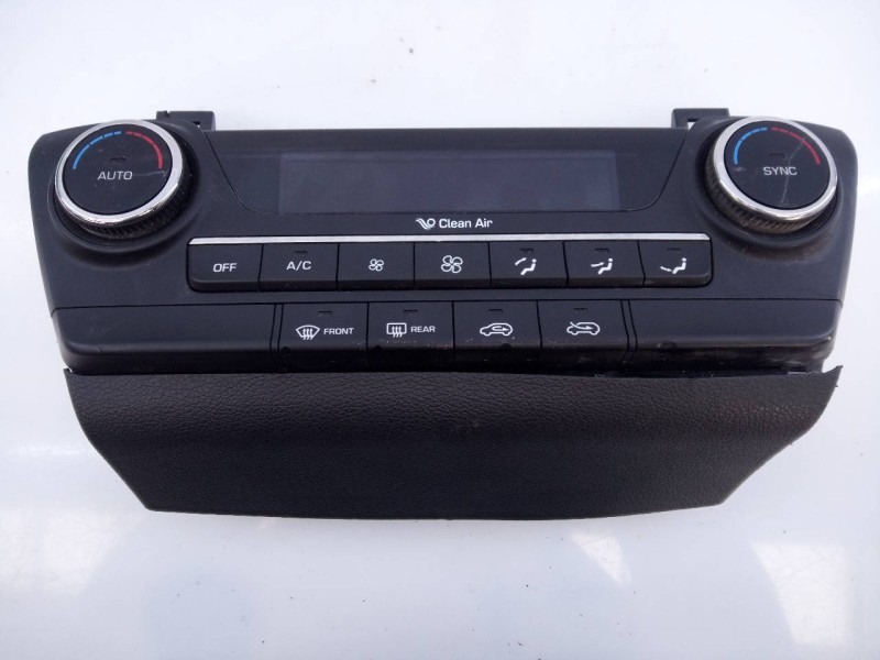 Recambio de mando climatizador para hyundai tucson essence bluedrive 2wd referencia OEM IAM 97250D7210  E3-A3-24-2