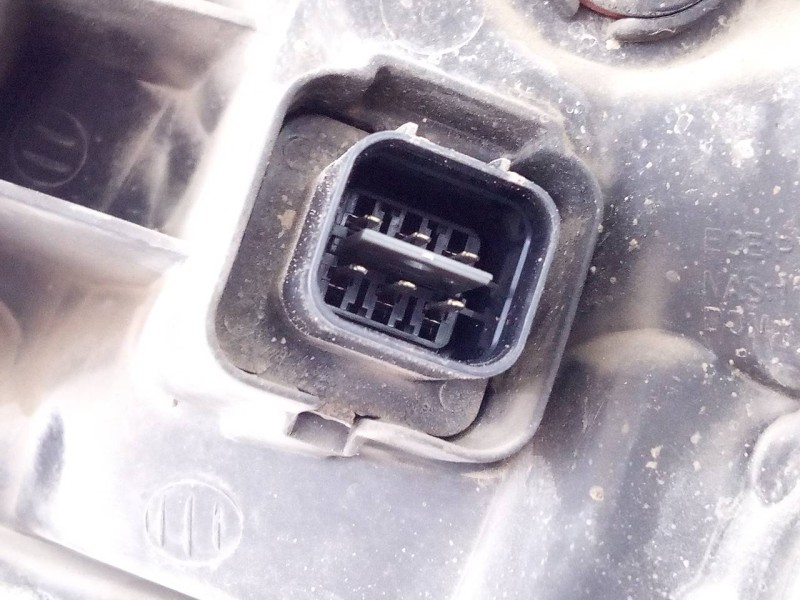 Recambio de faro derecho para hyundai tucson (jm) 2.0 crdi comfort referencia OEM IAM 921022EXXX  E2-B5-48-1