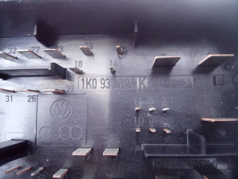 Recambio de caja reles / fusibles para audi a3 (8p) 1.9 tdi ambition referencia OEM IAM 1K0937124K  E2-A1-20-3
