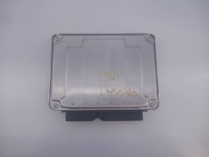 Recambio de centralita motor uce para volkswagen passat berlina (3b3) advance referencia OEM IAM 038906019KE 0281011201 E2-A1-14