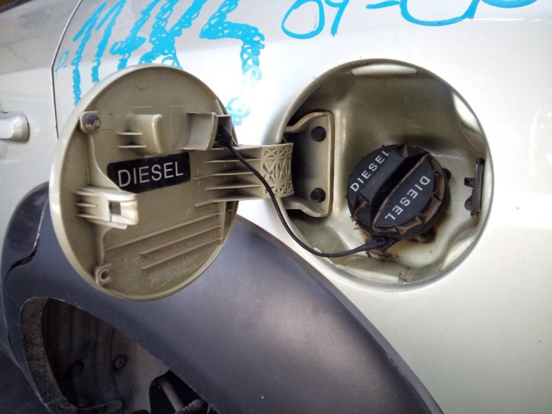 Recambio de tapa exterior combustible para hyundai tucson (jm) 2.0 crdi comfort referencia OEM IAM   