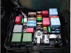 CAJA RELES / FUSIBLES 