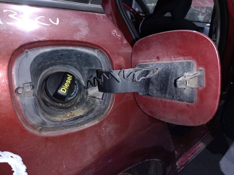 Recambio de tapa exterior combustible para volvo v60 kombi kinetic referencia OEM IAM   