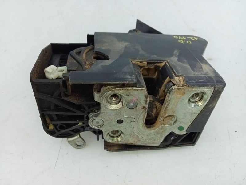 Recambio de cerradura puerta delantera derecha para dacia sandero stepway referencia OEM IAM   E1-A1-48-1