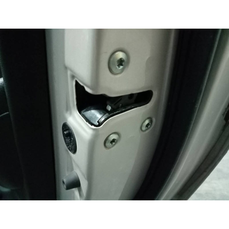 Recambio de cerradura puerta trasera derecha para hyundai i30 cw cw go referencia OEM IAM   