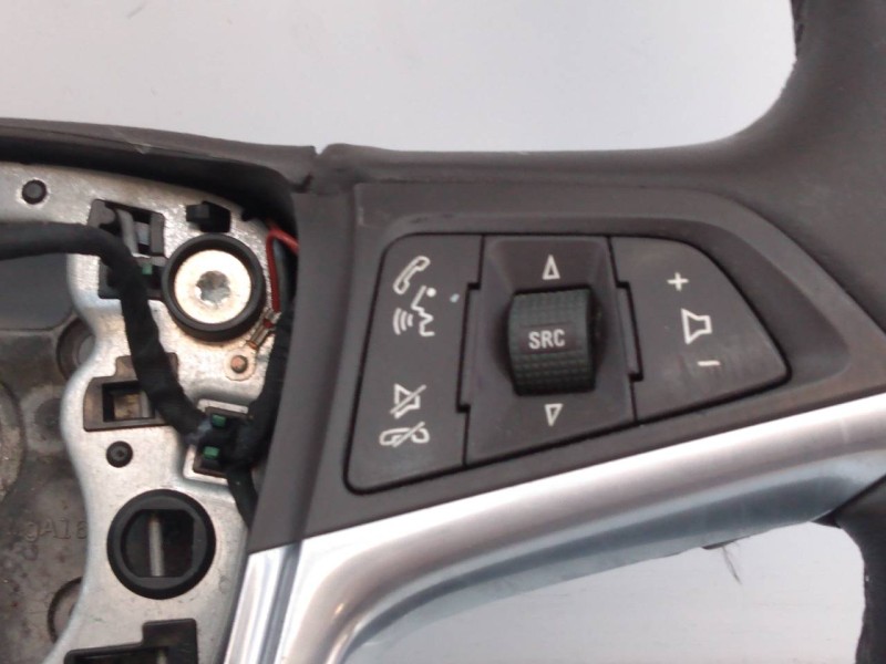 Recambio de volante para opel insignia berlina cosmo referencia OEM IAM 13316548 609928911C E2-B6-29-1
