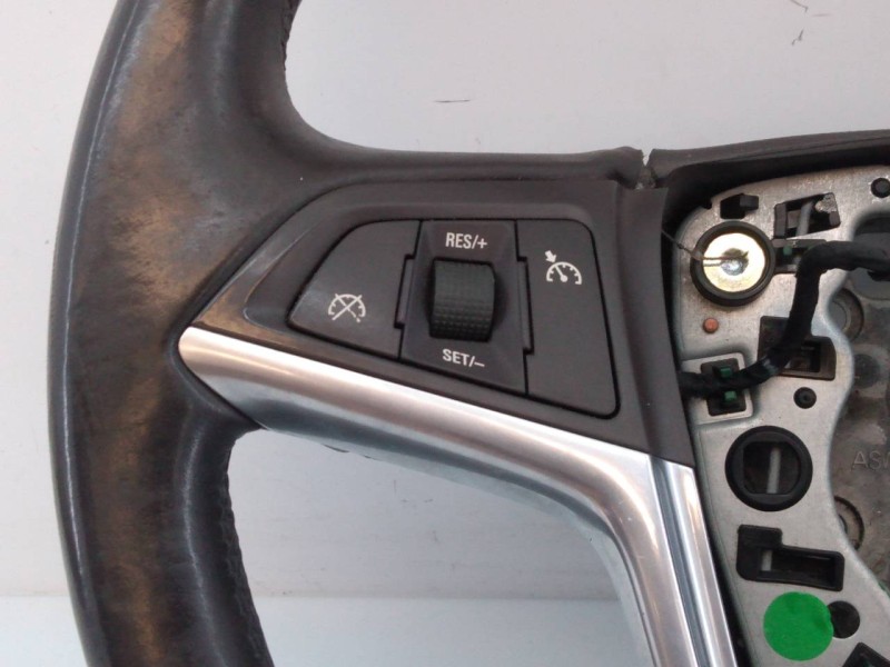 Recambio de volante para opel insignia berlina cosmo referencia OEM IAM 13316548 609928911C E2-B6-29-1