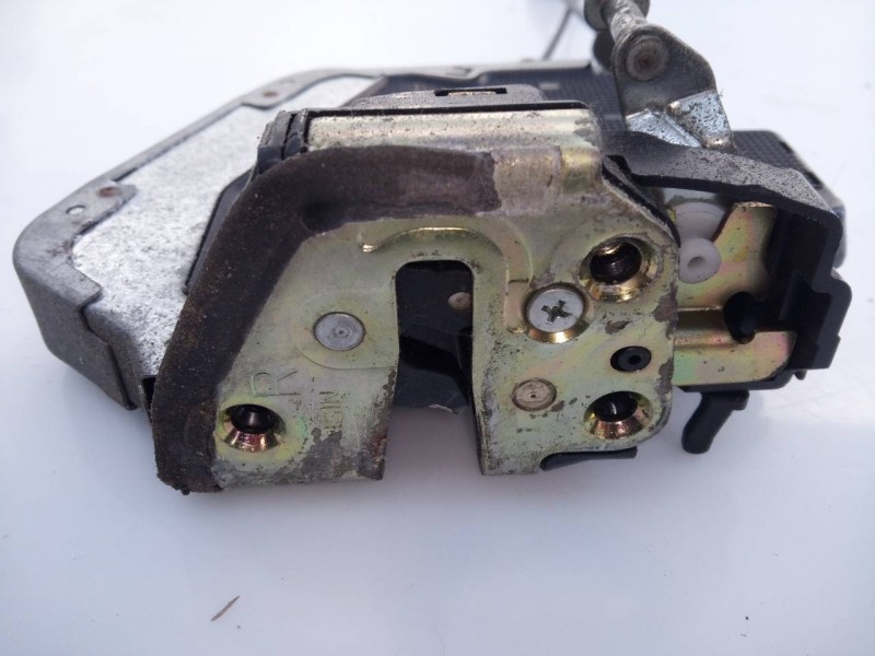 Recambio de cerradura puerta trasera derecha para lexus rx 300(mcu35) president referencia OEM IAM 6905033111  E2-B4-3-2