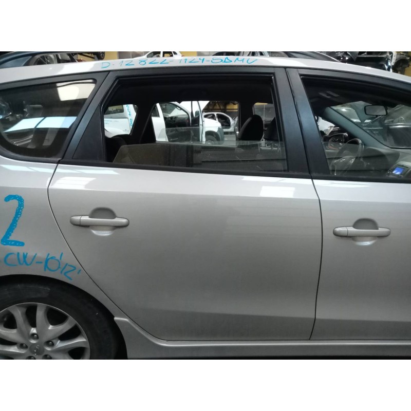 Recambio de puerta trasera derecha para hyundai i30 cw cw go referencia OEM IAM   