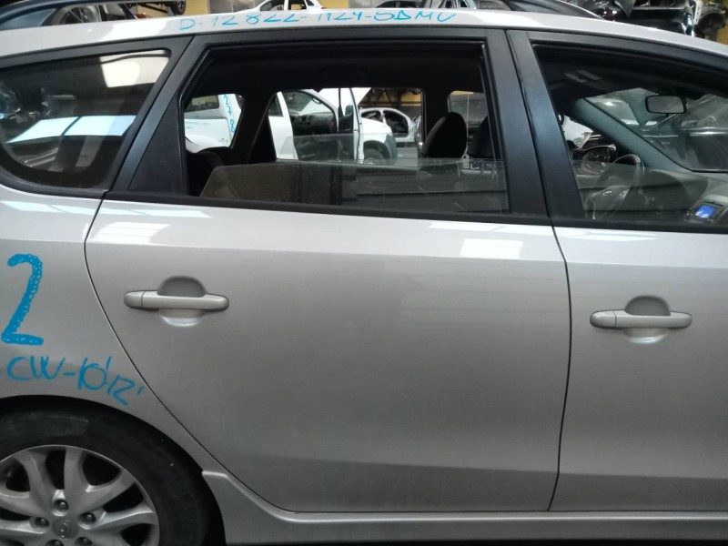 Recambio de puerta trasera derecha para hyundai i30 cw cw go referencia OEM IAM   