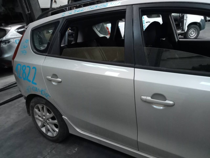 Recambio de puerta trasera derecha para hyundai i30 cw cw go referencia OEM IAM   