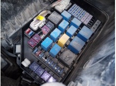 CAJA RELES / FUSIBLES 