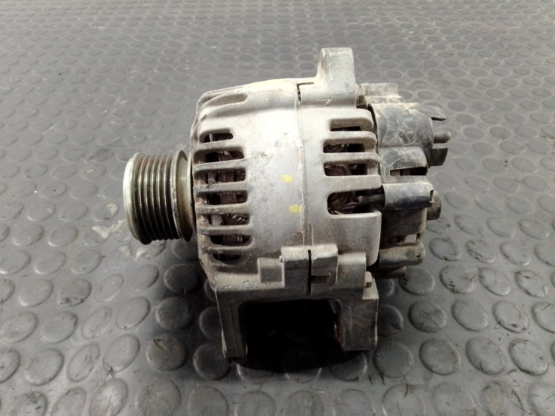Recambio de alternador para dacia logan ambiance referencia OEM IAM 2543562B TG11C064 P3-A5-9-3