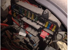 CAJA RELES / FUSIBLES 