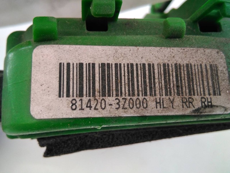 Recambio de cerradura puerta trasera derecha para hyundai i40 style referencia OEM IAM 814203Z000  E2-B5-8-2