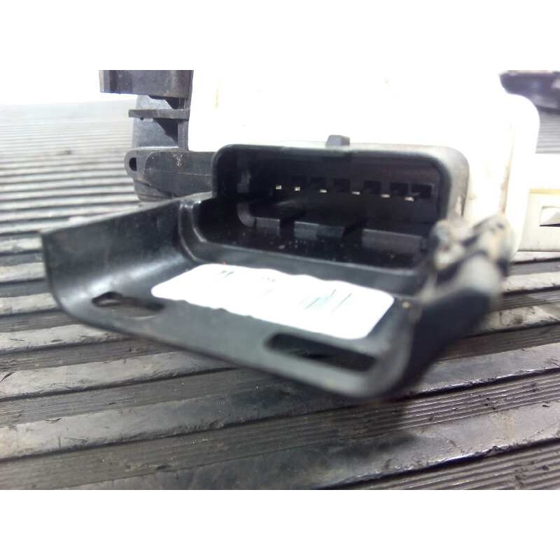 Recambio de cerradura puerta delantera derecha para peugeot partner kombi confort referencia OEM IAM 612W215017  E1-A4-28-1