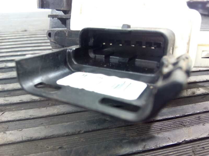 Recambio de cerradura puerta delantera derecha para peugeot partner kombi confort referencia OEM IAM 612W215017  E1-A4-28-1