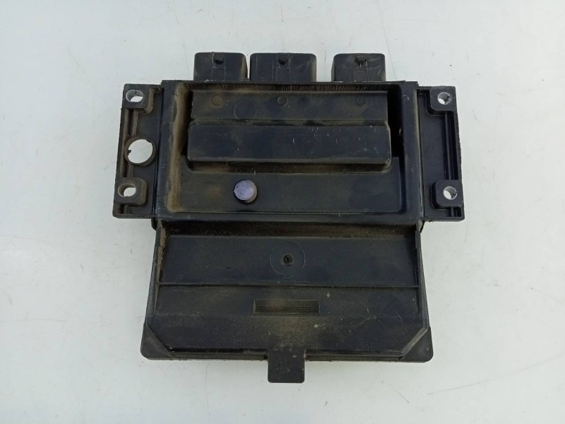 Recambio de centralita motor uce para dacia duster ambiance 4x2 referencia OEM IAM 8201002106 8201083336 E2-A1-40-2