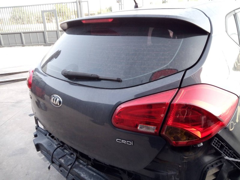 Recambio de porton trasero para kia cee´d drive referencia OEM IAM   