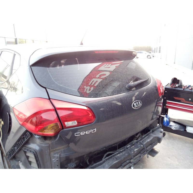 Recambio de porton trasero para kia cee´d drive referencia OEM IAM   