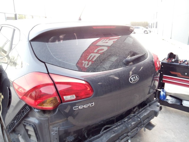 Recambio de porton trasero para kia cee´d drive referencia OEM IAM   