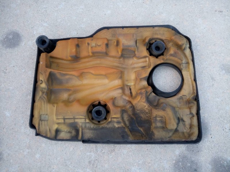 Recambio de tapa motor para kia cee´d drive referencia OEM IAM   