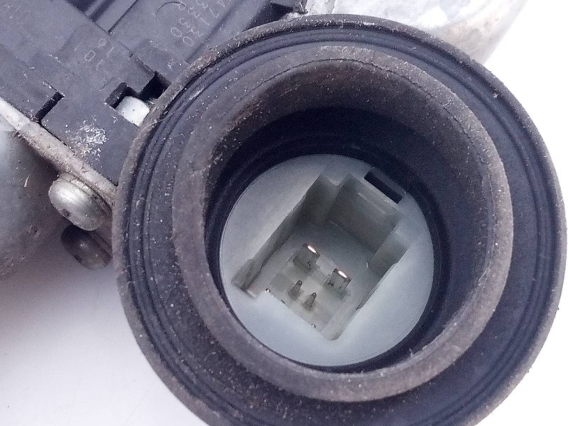 Recambio de elevalunas trasero derecho para toyota prius (nhw30) plug-in hybrid advance referencia OEM IAM 8571047130 T720106202